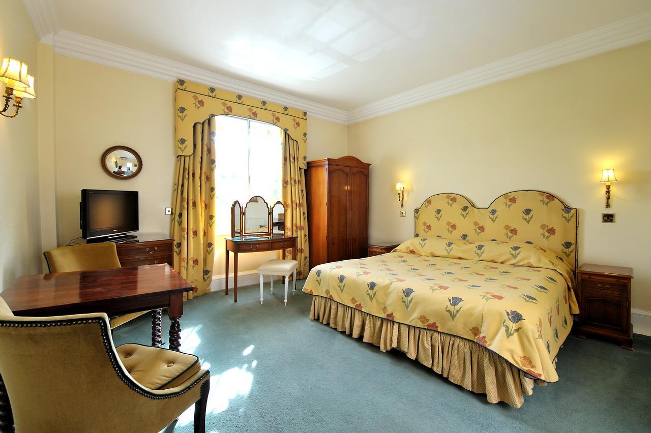 The French Horn Hotel Рединг Екстериор снимка