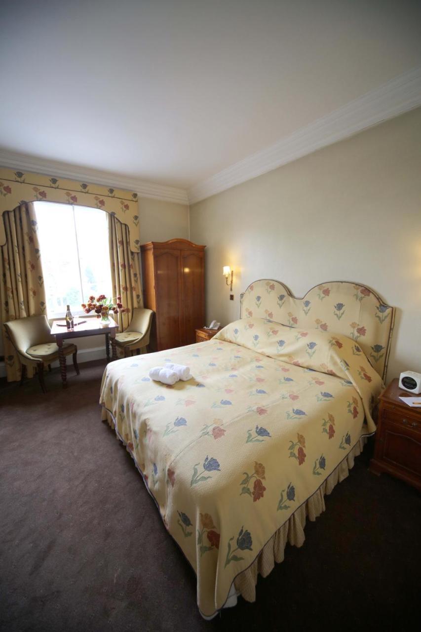 The French Horn Hotel Рединг Екстериор снимка