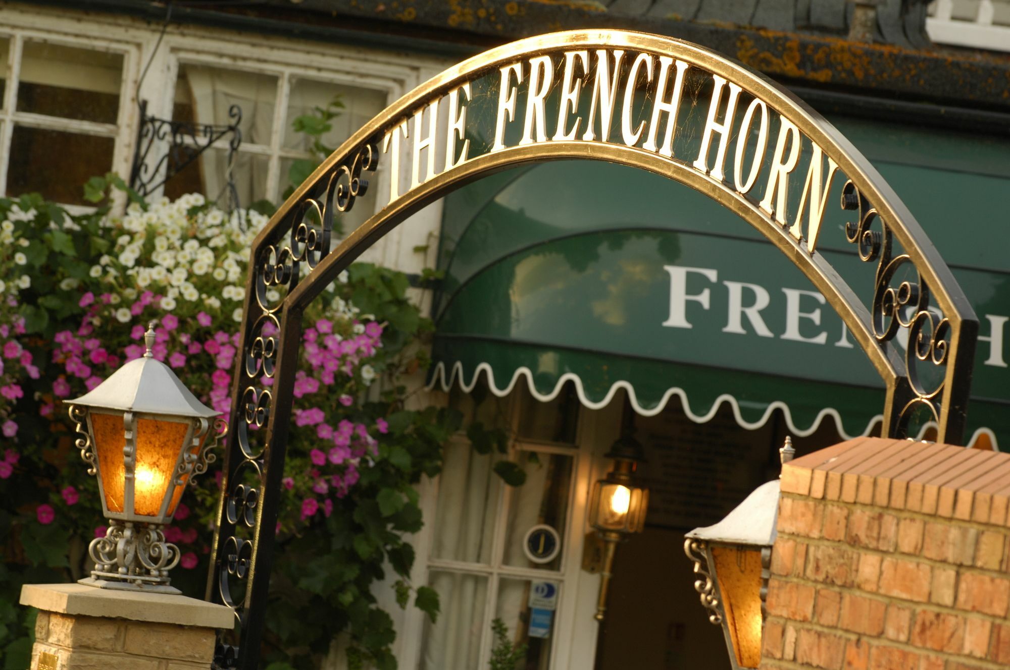 The French Horn Hotel Рединг Екстериор снимка